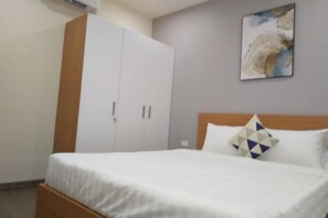 Room - FLC green 18 Pham Hung - 2Br - 800m to Landmark 72 (Hanoi)