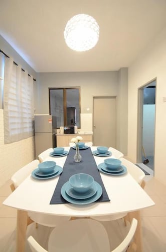 De cozy Homestay (8-14 pax)