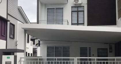 De cozy Homestay (8-14 pax)