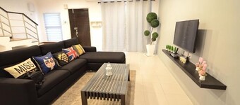 De cozy Homestay (8-14 pax)