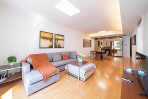 Superior Apartment, 2 Bedrooms, Kitchen, City View | Living room | Smart TV - Tyms Cozy 2BR 1BA Apt Near Metro (Shanghai)