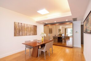 Superior Apartment, 2 Bedrooms, Kitchen, City View | Living room | Smart TV