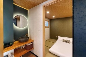 Room - Seishukugawa (Osaka)