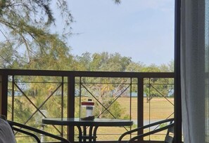 Outdoor dining - RR Homestay D' Awana Kijal (Kijal)