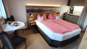 1 bedroom, bed sheets