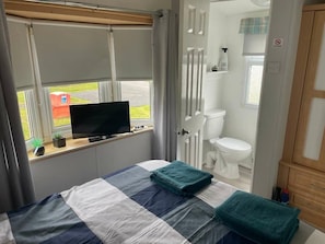 3 habitaciones, decoración personalizada y muebles diferentes
