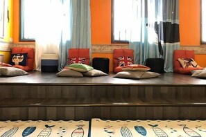 المنشأة من الداخل