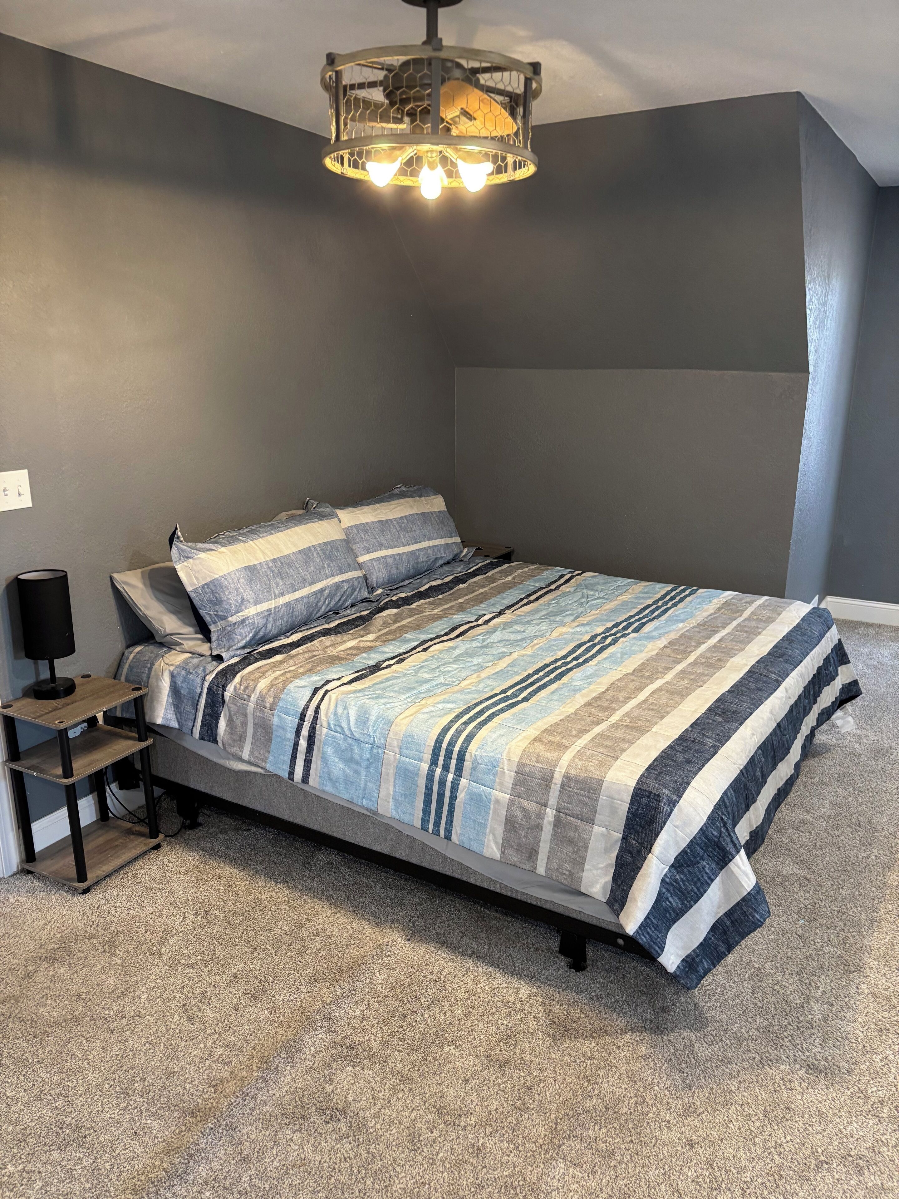 4 bedrooms, iron/ironing board, WiFi, bed sheets