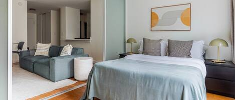 3 bedrooms, iron/ironing board, WiFi, bed sheets