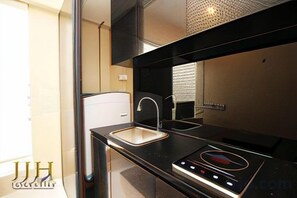 Private kitchen - JJH Serviced Apartments Near Serangoon MRT (Singapore)