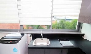 Private kitchen - JJH Serviced Apartments Near Serangoon MRT (Singapore)