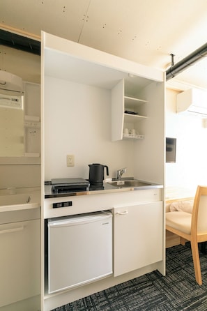 Habitación económica con 2 camas individuales | Wifi gratis y ropa de cama 