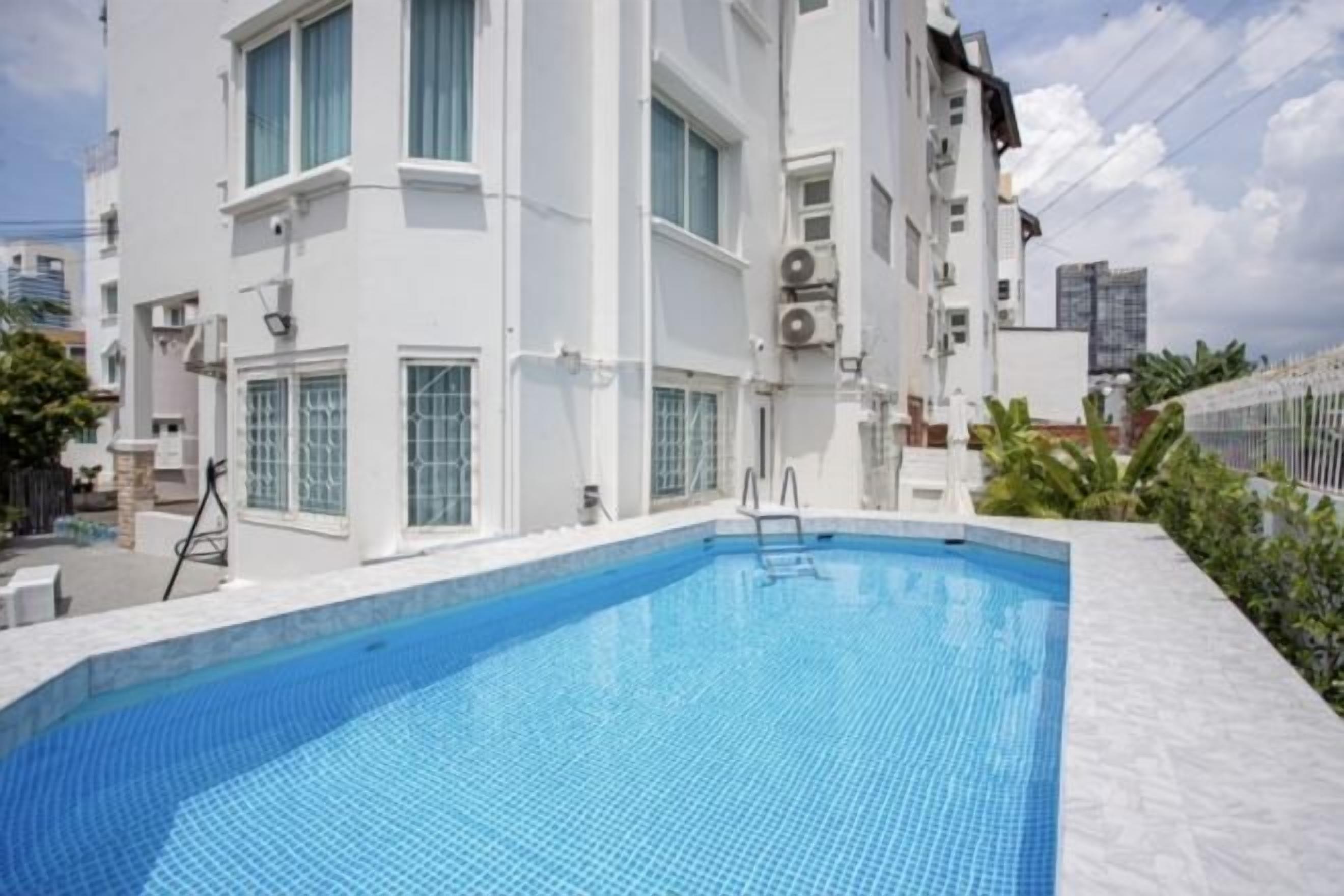 حمام سباحة خارجي