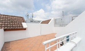 Property grounds - tropical private pool villa (Bangkok)
