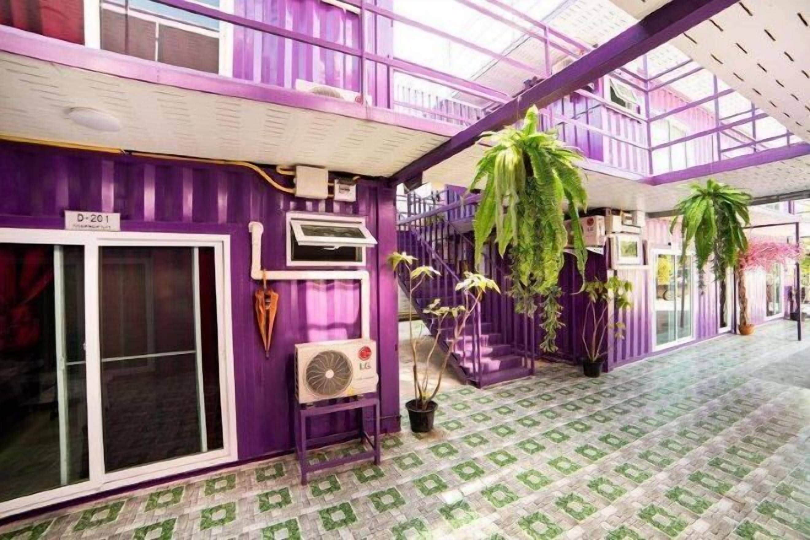 المنطقة المحيطة بالمنشأة