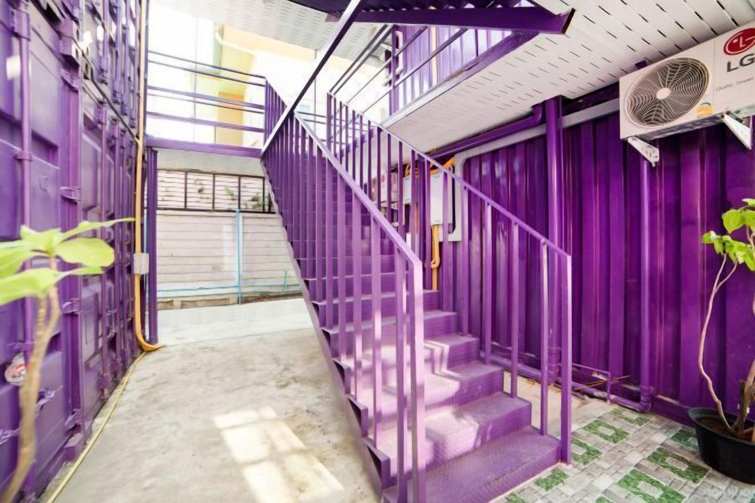 المنشأة من الداخل