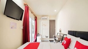 A hotel room with a bed, a desk, a chair, a TV, and a window with curtains. - 5 Diamond (Bangkok)