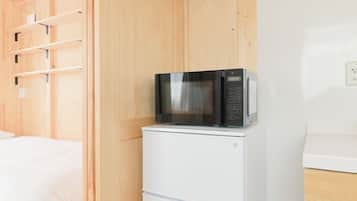 Quadruple Room | Desk, free WiFi, bed sheets