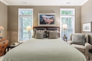 4 soverom, strykejern/-brett, internettilgang og sengetøy