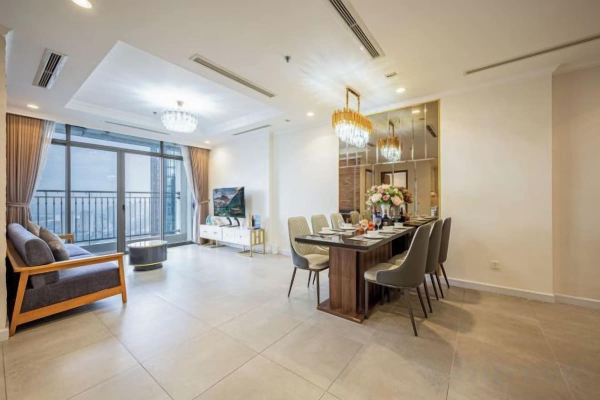 Deluxe 3-bed Room City View