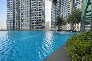 Outdoor pool - The Landmark Collection Suite (Ho Chi Minh City)