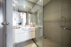 Shower, hair dryer, bathrobes, slippers - The Landmark Collection Suite (Ho Chi Minh City)