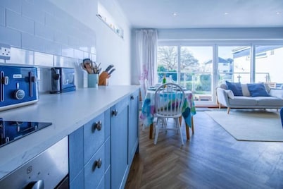 Footsteps - 2 Bedroom Apartment - Saundersfoot