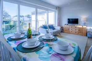 Room - Footsteps - 2 Bedroom Apartment - Saundersfoot (Saundersfoot)