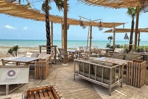 Restaurant - Majestic Residence Pool 51, Pratumnak, Pattaya (Pattaya)