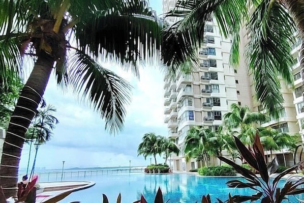 Outdoor pool - Astonishing Ocean View 4 Bedrooms Huge Balcony 2 Car Park (Johor Bahru)