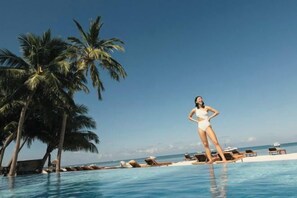 Outdoor pool - Club Med Kani Maldives (Huraa)