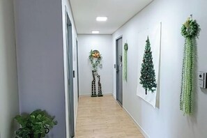 المنشأة من الداخل