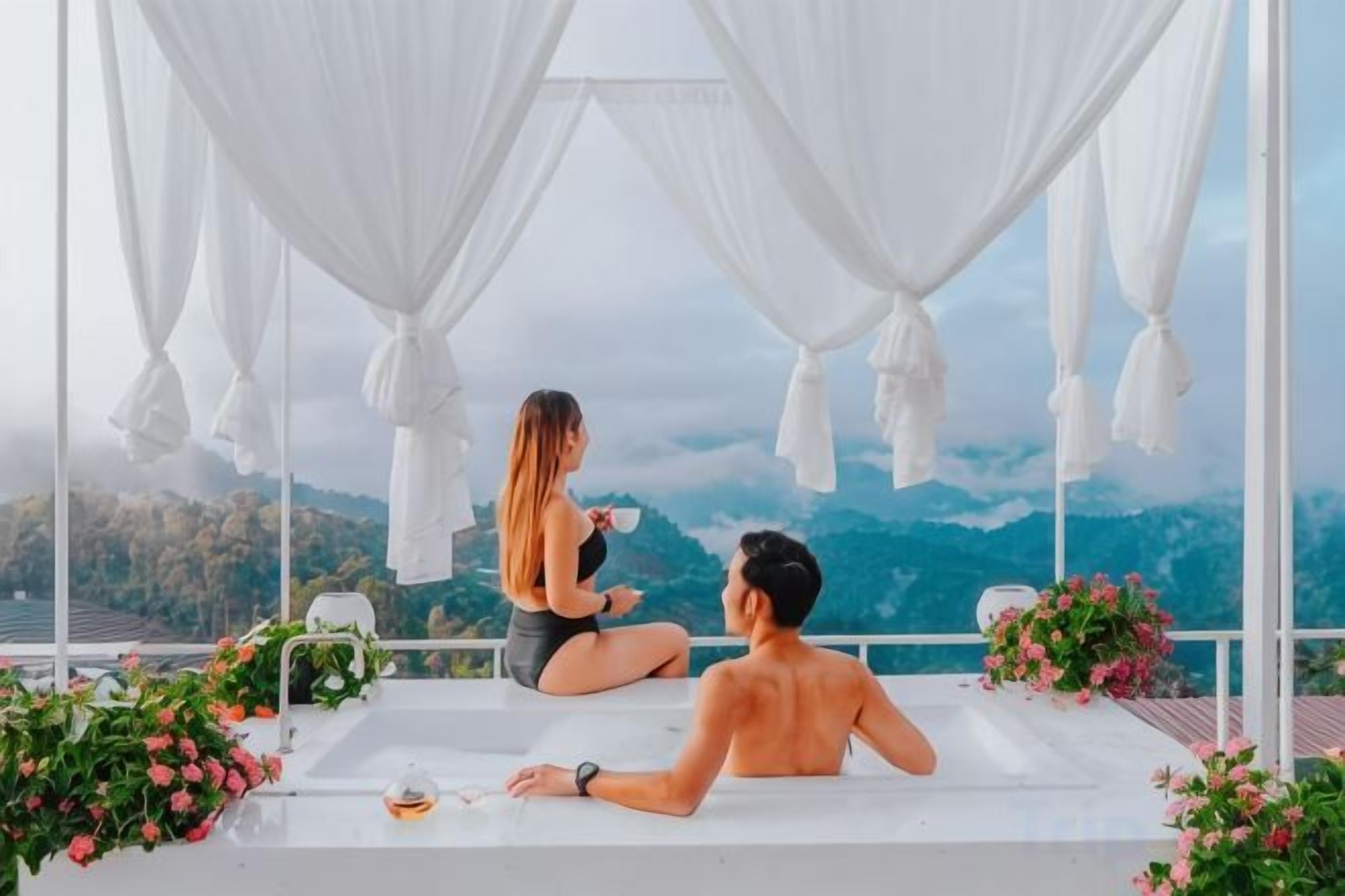 Outdoor spa tub