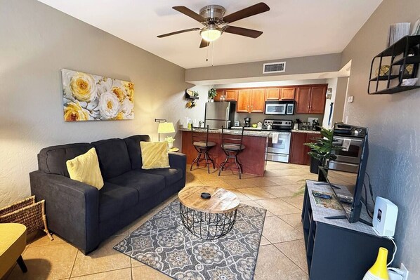 A living room with a sofa, coffee table, and a painting on the wall. - Pool, 5G HSI w/Coffee, Trails, and Golf Nearby (Sedona)