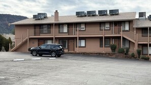A multi-story building with a parking lot, a staircase, and a black SUV parked in front. - Pool, 5G HSI w/Coffee, Trails, and Golf Nearby (Sedona)