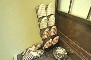 Unclassified image, 4 of 7, button - Asahi House (Osaka)