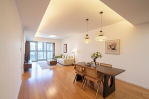 Apartment, 2 Bedrooms, Kitchen, City View | Living room
