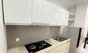 Private kitchen - Daily Apartment & Residence (Phnom Penh)