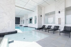 Spa - Loft Apartments in Bangkok near Jodd Night Market [Nearly 711+ Central Pharam 9 Shopping Center] (Bangkok)