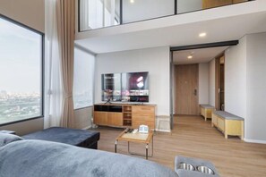 Room - Loft Apartments in Bangkok near Jodd Night Market [Nearly 711+ Central Pharam 9 Shopping Center] (Bangkok)