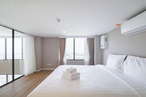 Room - Loft Apartments in Bangkok near Jodd Night Market [Nearly 711+ Central Pharam 9 Shopping Center] (Bangkok)