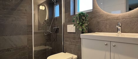 Douche, savon, papier toilette