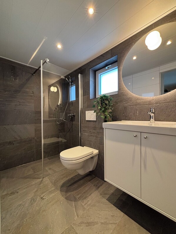 Dusche, Seife, Toilettenpapier