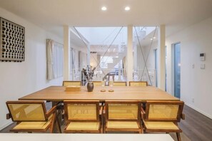 Room - UN-Villa (Tokyo)