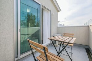 Interior - UN-Villa (Tokyo)