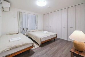 Room - UN-Villa (Tokyo)