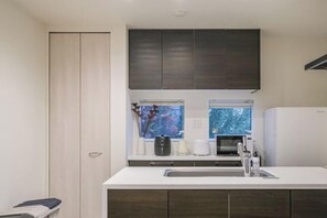 Room - UN-Villa (Tokyo)