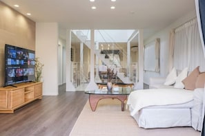 Room - UN-Villa (Tokyo)