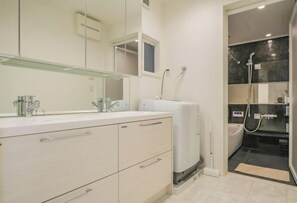 Room - UN-Villa (Tokyo)