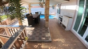 Outdoor dining - Poolvilla 4 Bedroom near Sea (Tambon Bang Sare)